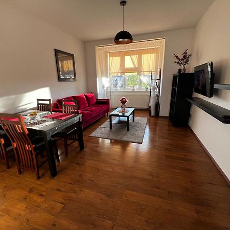 Mm Apartment Argentinska Praha Bagian luar foto